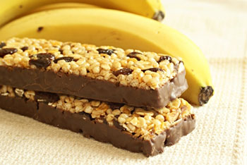 a protein or breakfast bar and a banana