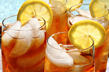 glasses of iced tea garnished with slices of lemon