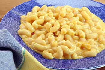 Mac and Cheese in a blue bowl