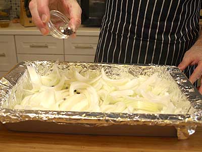 Scatter the peppercorns over the onions. 