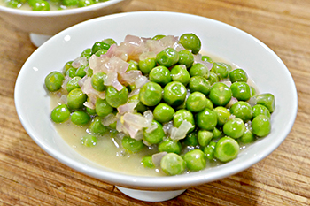 Creamy French Peas, a healthy side dish recipe from Dr. Gourmet